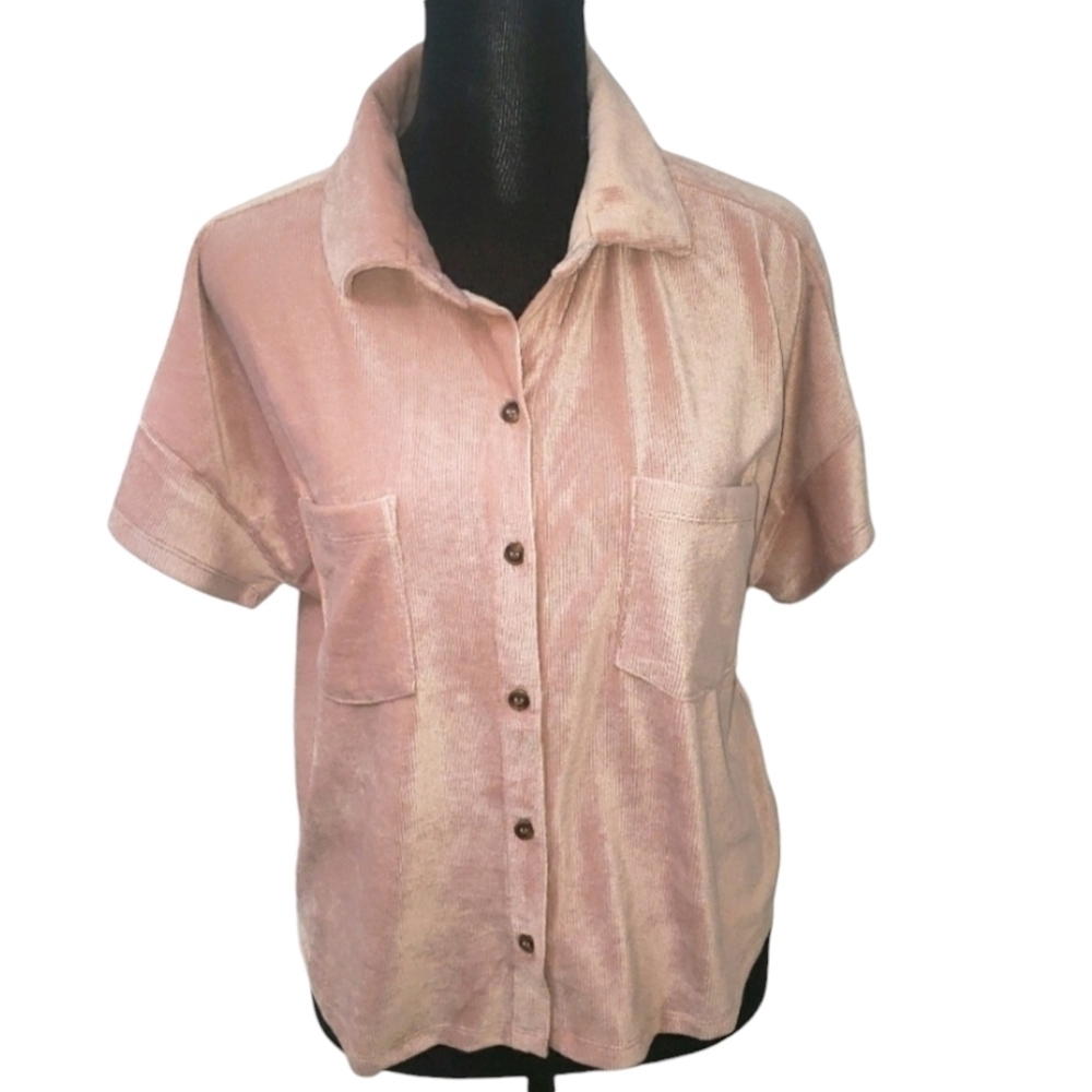 Crave Fame Short sleeves Blouse. Size Large Juniors. Polyester/Spandex. NWOT.